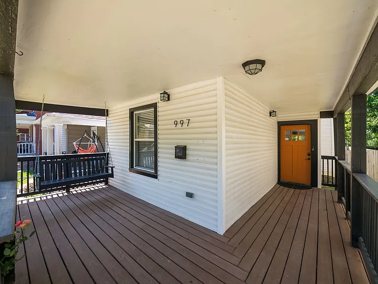 997 Oakwood Ave — Photo 3