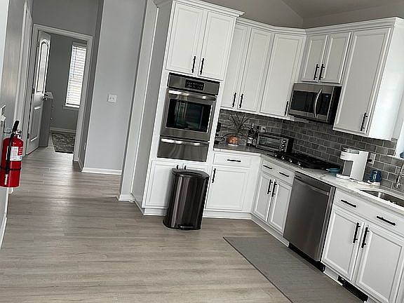 3rd image of 218 Dogwood Dr
