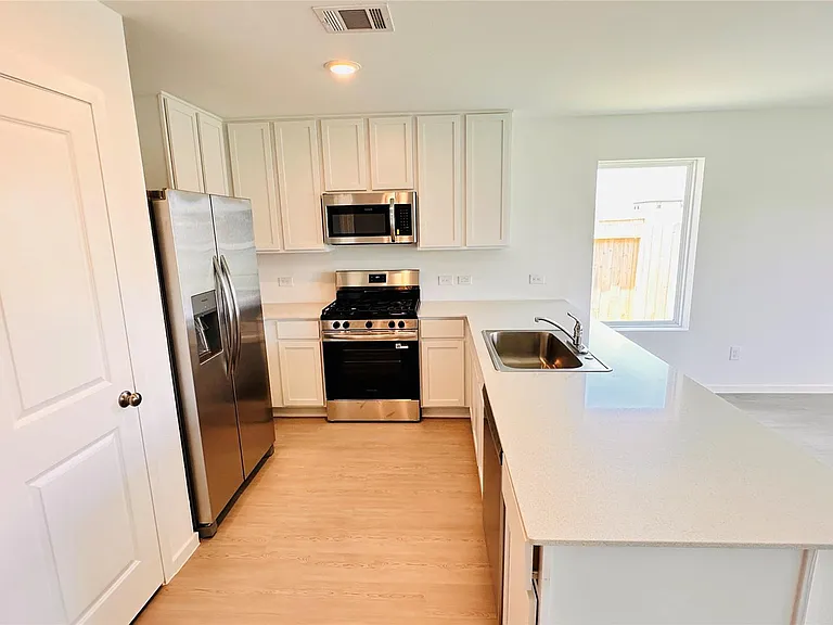 206 Amy St — Photo 23
