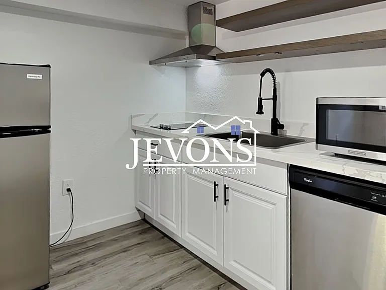 630 N Skyline Dr #B — Photo 5