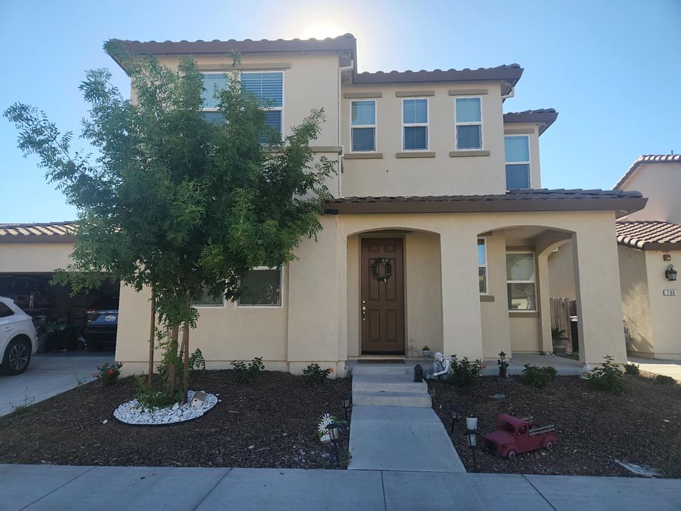 1st image of 706 Iris Dr