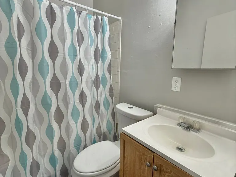 2271 Vine St — Photo 20