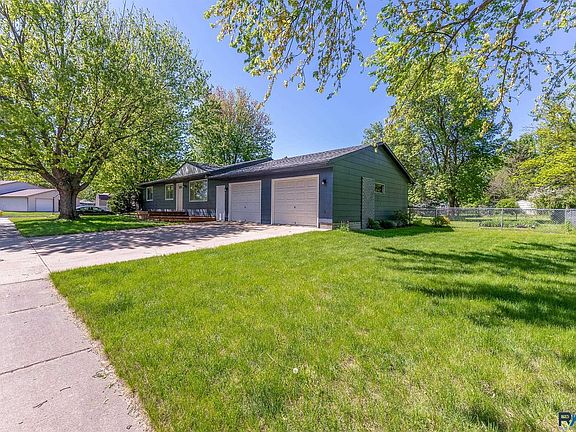 3rd image of 6204 W Essex Dr