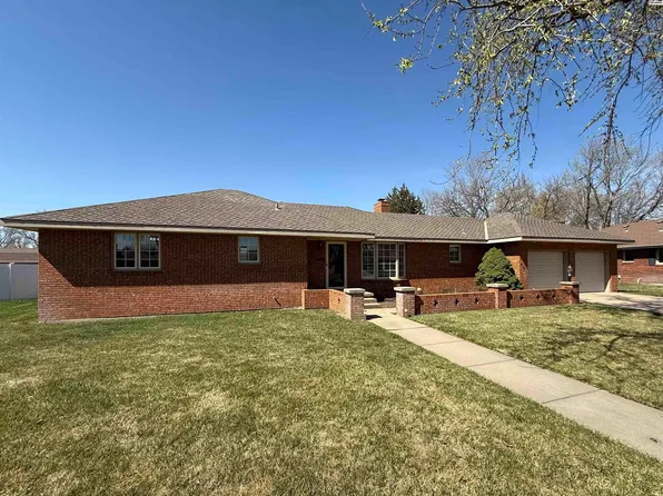 2609 Westminster Dr, Hutchinson, KS 67502