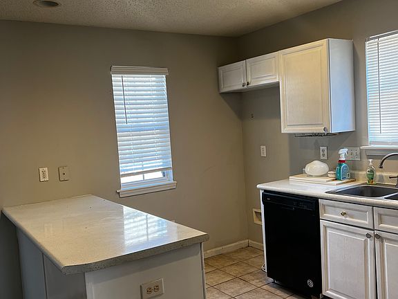 5th image of 7655 Petrea Ln