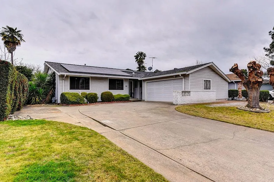 52 Waterglen Cir photo 1