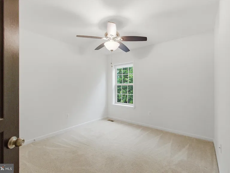 7585 Holly Ridge Dr — Photo 22