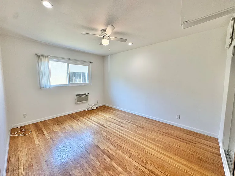 3345 Mentone Ave — Photo 20