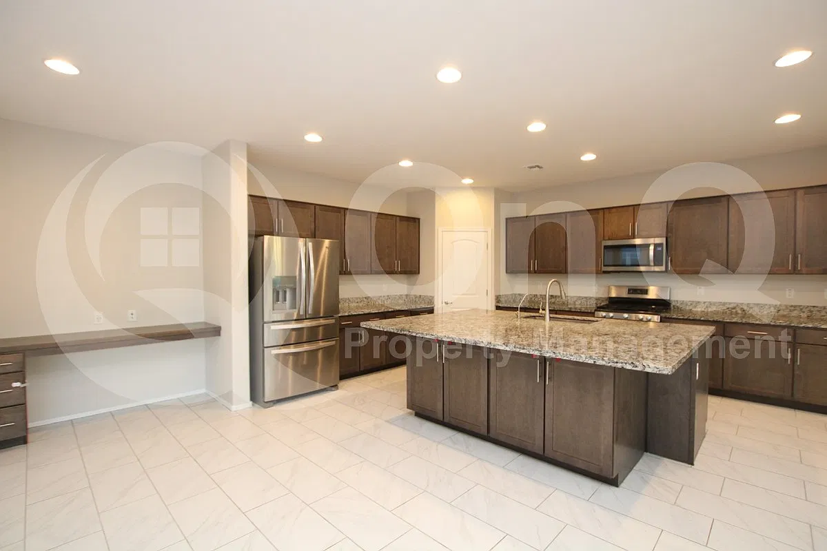 5 bed, 3.5 bath, 3063 sqft, $3,499 — Photo 2