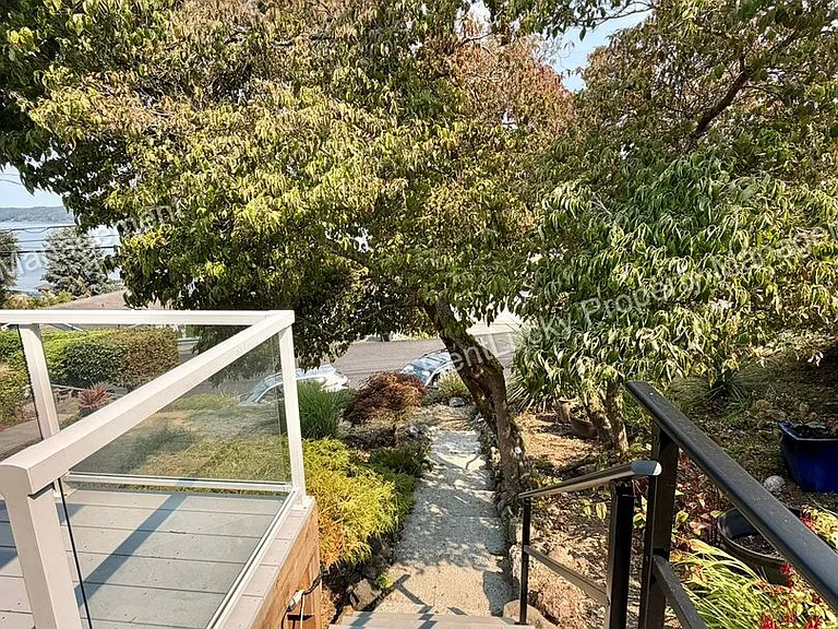 1612 Markham Ave NE — Photo 35