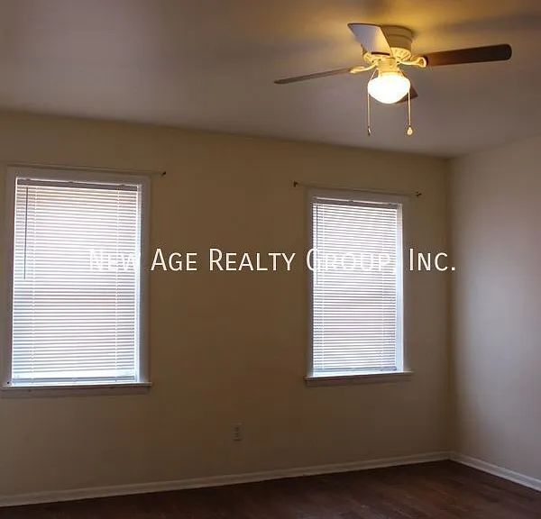 530 N Douglas St — Photo 9