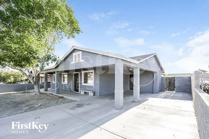 4 bed, 1.5 bath, 2388 sqft, $2,380 — Photo 2