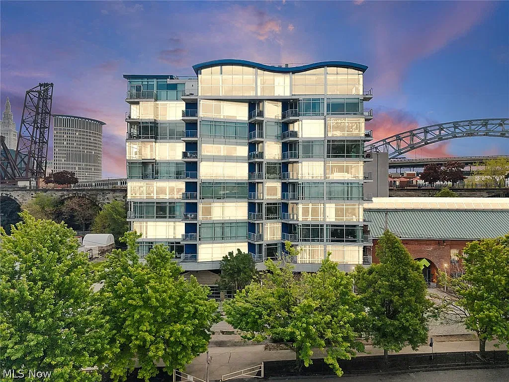 1237 Washington Ave — Photo 1