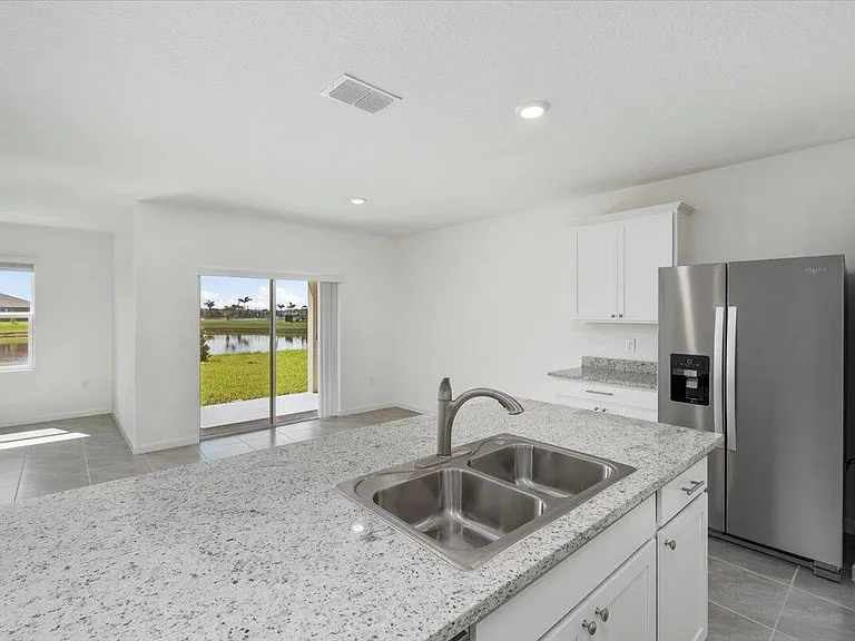 925 Dugan Cir SE — Photo 5
