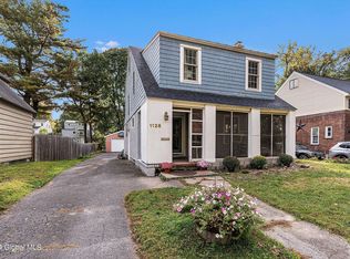 1126 N Country Club Dr, Niskayuna, NY 12309