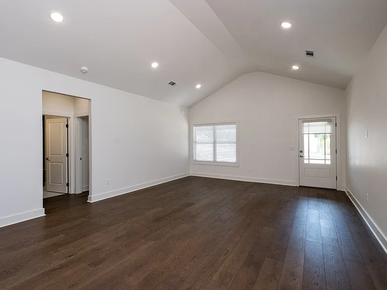 106 Pearl Ave — Photo 4