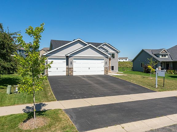 2nd image of 850 Bur Oak Ln