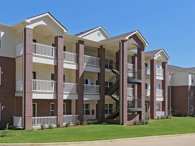 The Greens at Longhills Apartments — Photo 16