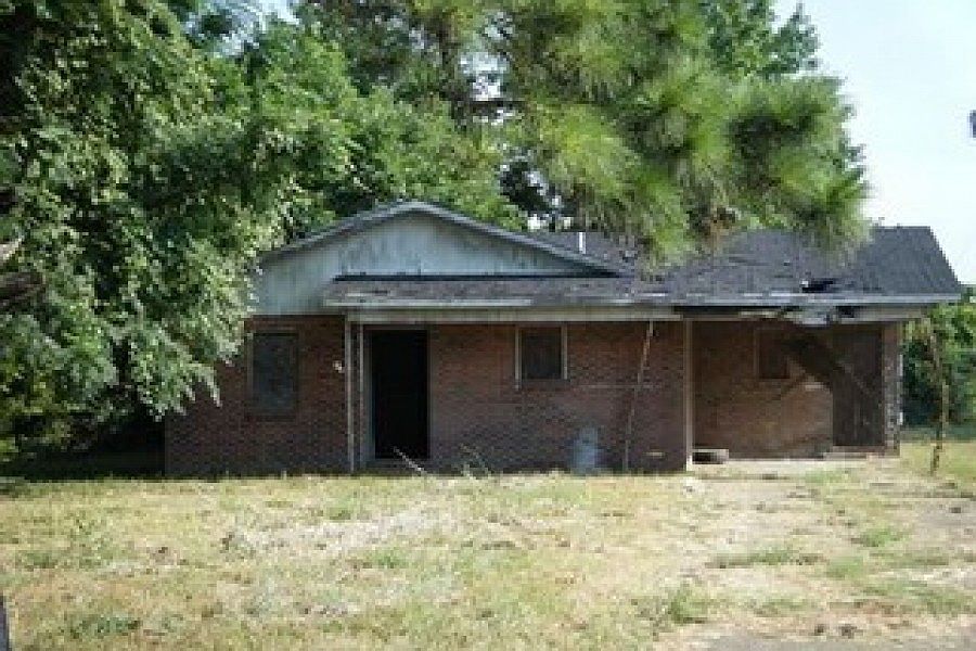 2nd image of 2004 Williams St