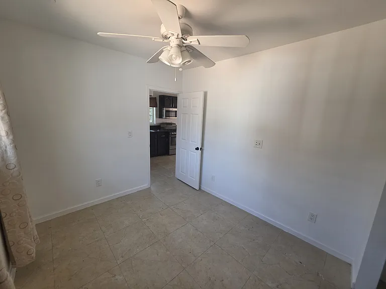 1038 Raymond Ave — Photo 2