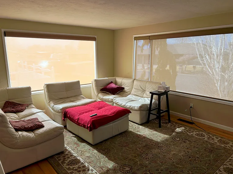 1135 S Eastlake Dr — Photo 2