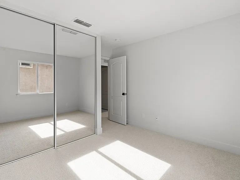 527 Scudero Cir — Photo 22