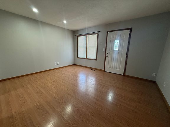 4th image of 621 S Saint Paul Ave