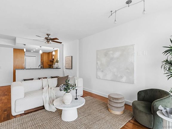 4th image of 325 7th Ave Unit 1801