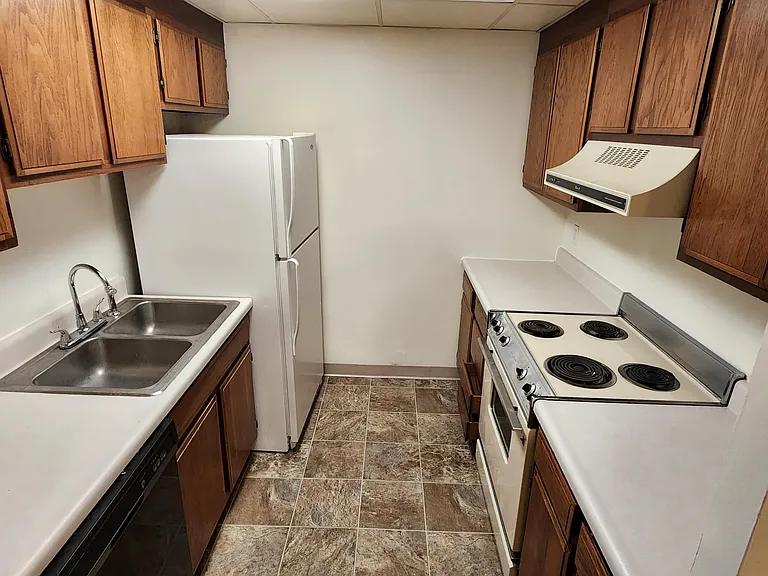 Oakwood Apartments — Photo 36