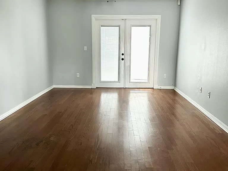 341 Redwood Ln — Photo 3