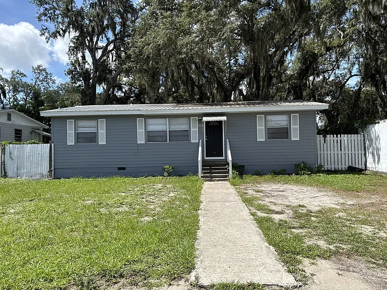 909 W Circle St — Photo 1