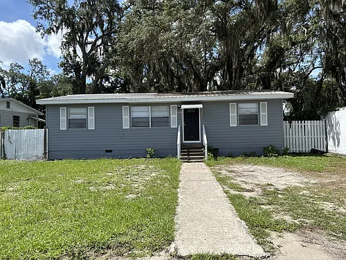 909 W Circle St Photo 1