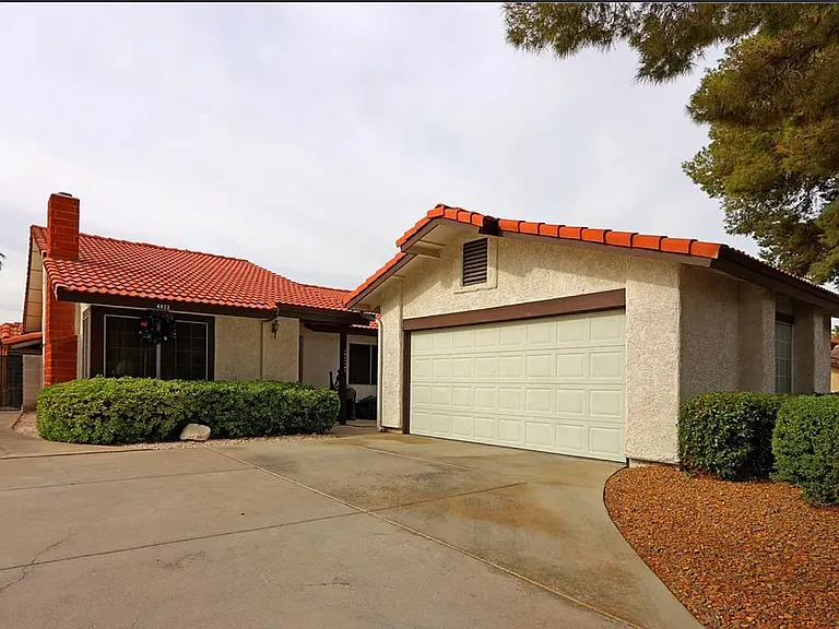 4433 Live Oak Dr — Photo 3