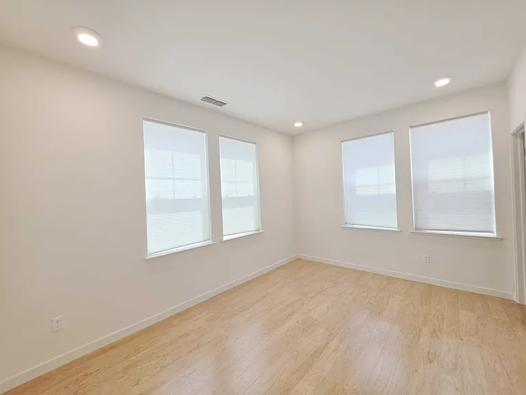 810 Gridley Ter #6 — Photo 12