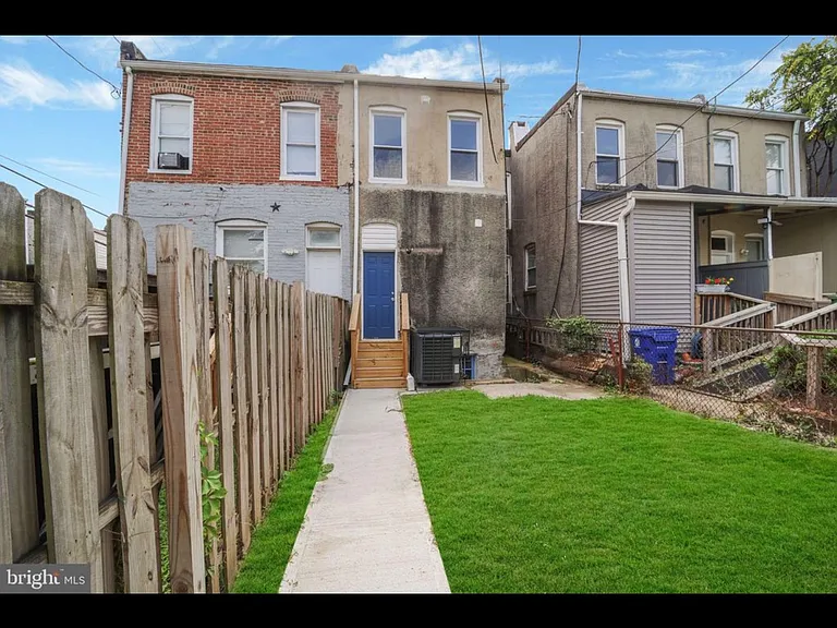 2402 Presbury St — Photo 2