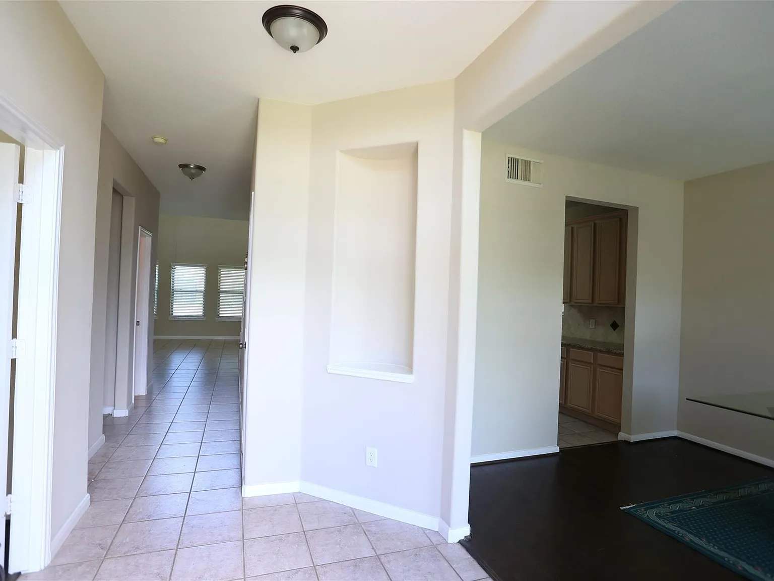 4 bed, 2.5 bath, 2912 sqft, $2,900 — Photo 2
