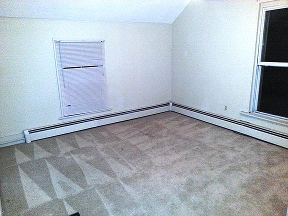 4th image of 819 East Ave