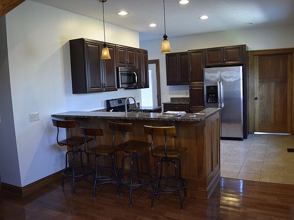 4th image of 1324 W 67th St