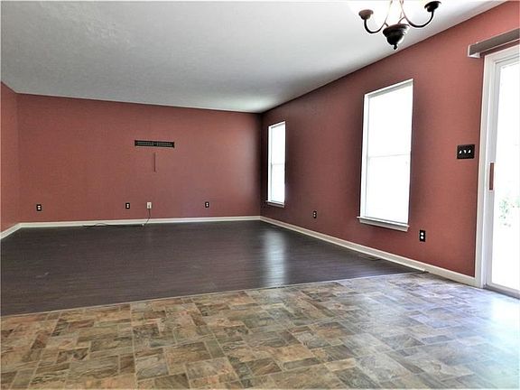 4th image of 221 Sussex Way