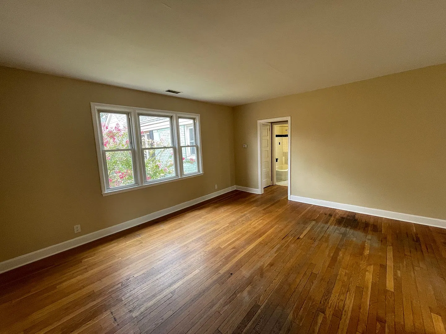 SH074-Lafayette Apartments — Photo 3