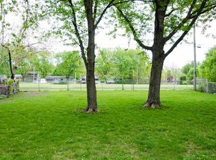 613 12th St, Silvis, IL 61282