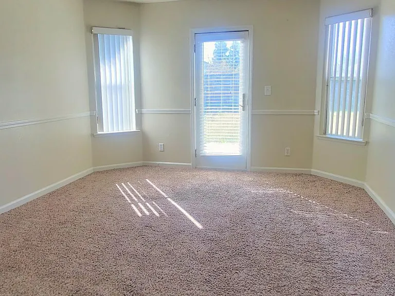 6355 N Babigian Ave — Photo 14