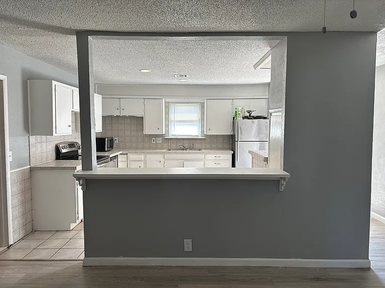 107 Oak St — Photo 3