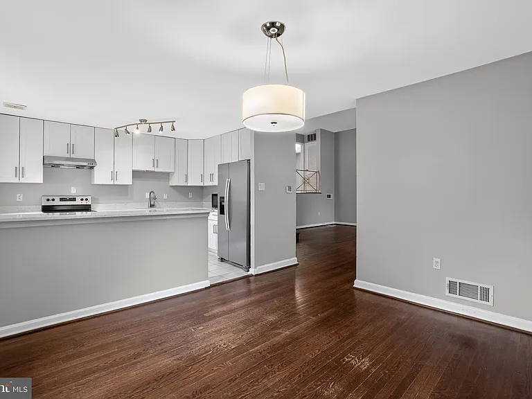 9211 E Parkhill Dr — Photo 5