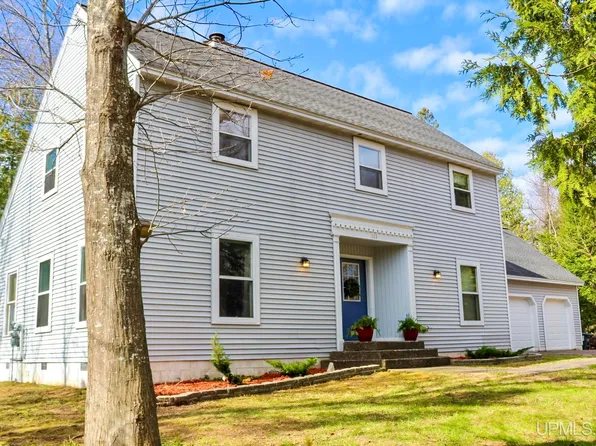 1113 12th Ave, Houghton, MI 49931