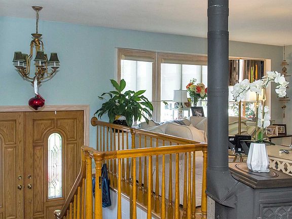 3rd image of 10 Mast Ln