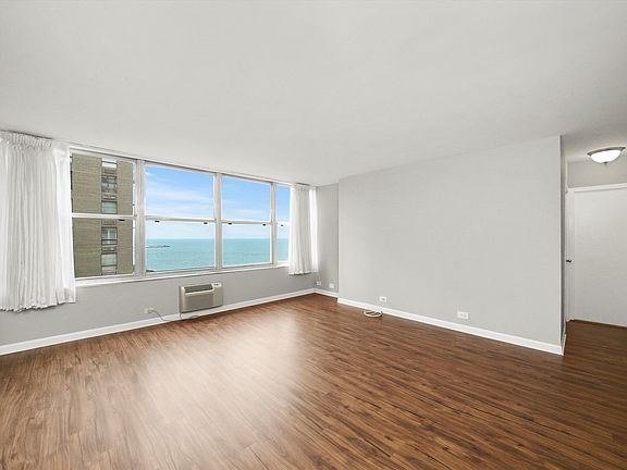 3rd image of 1000 N Lake Shore Dr APT 1406