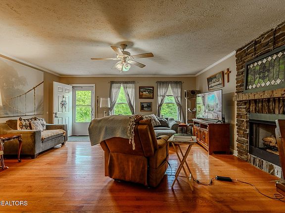 4th image of 298 Brock Rd