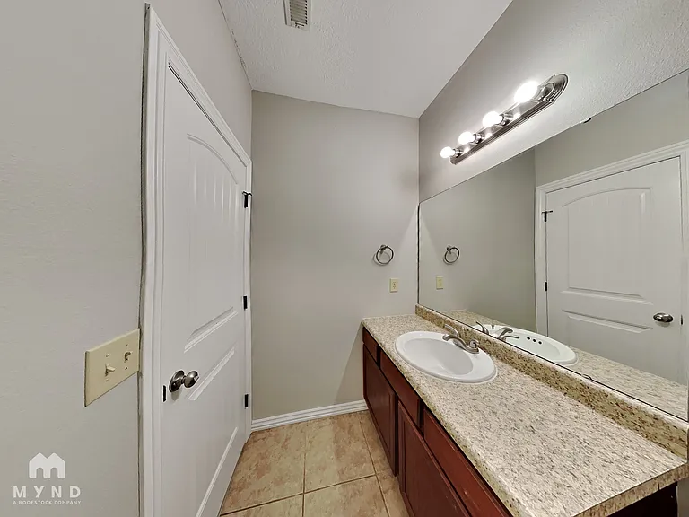 111 N Peach Brk — Photo 19