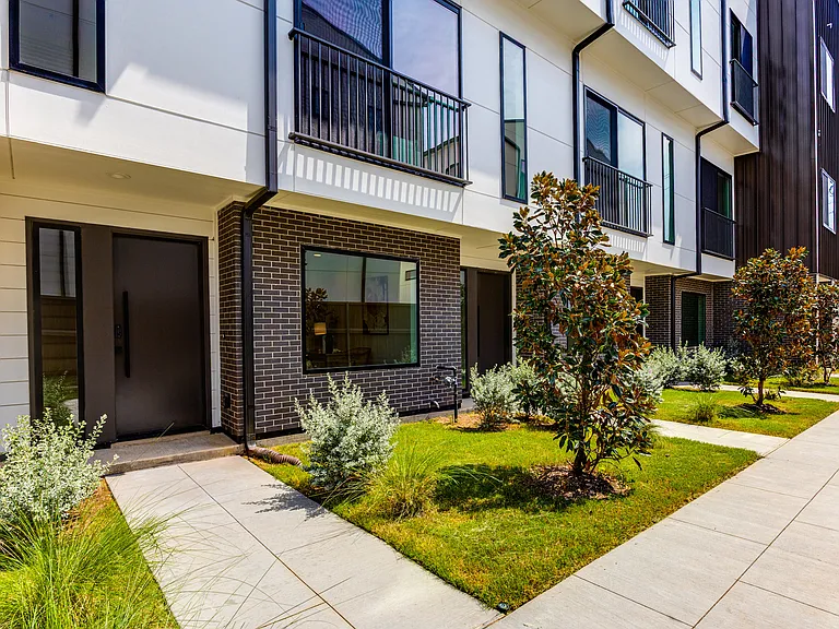 4517 Munger Ave #101 — Photo 41